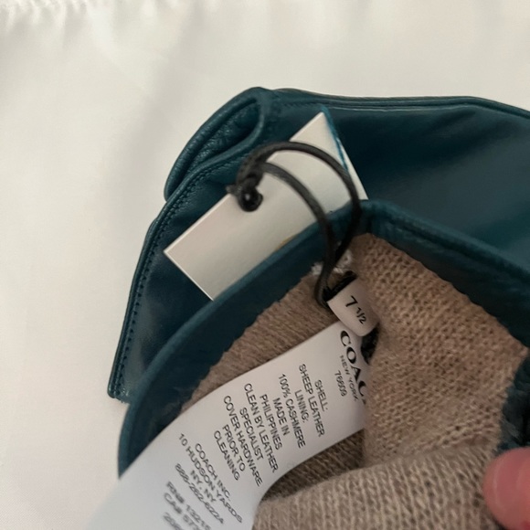 Coach leather tech gloves - Picture 3 of 3